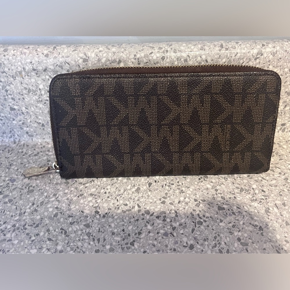 Michael Kors Black Pebbled Leather Wallet with Gold Logo Plaque - Picture 5 of 5